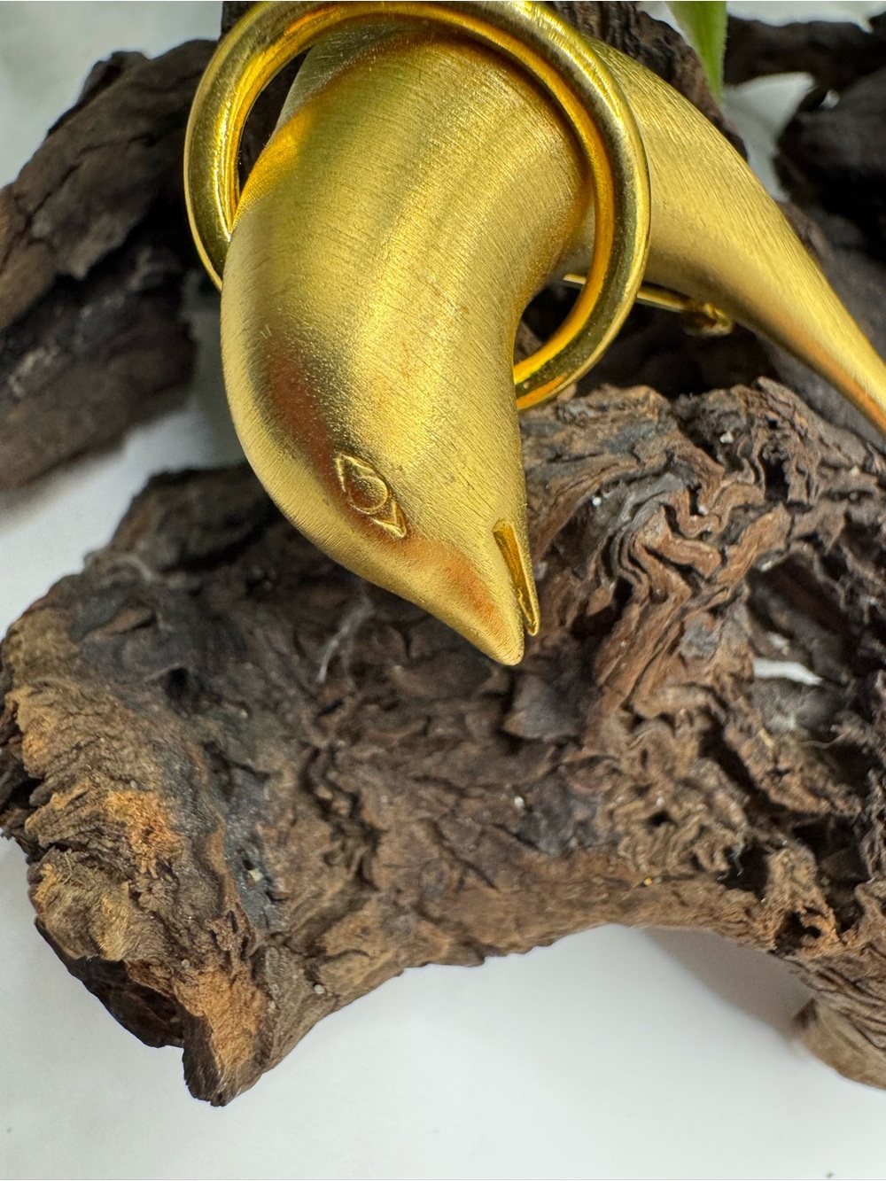 Vintage dolphin brooch, EUC. Satin gold tone finish, jumping thru polished hoop. - Picture 3 of 5